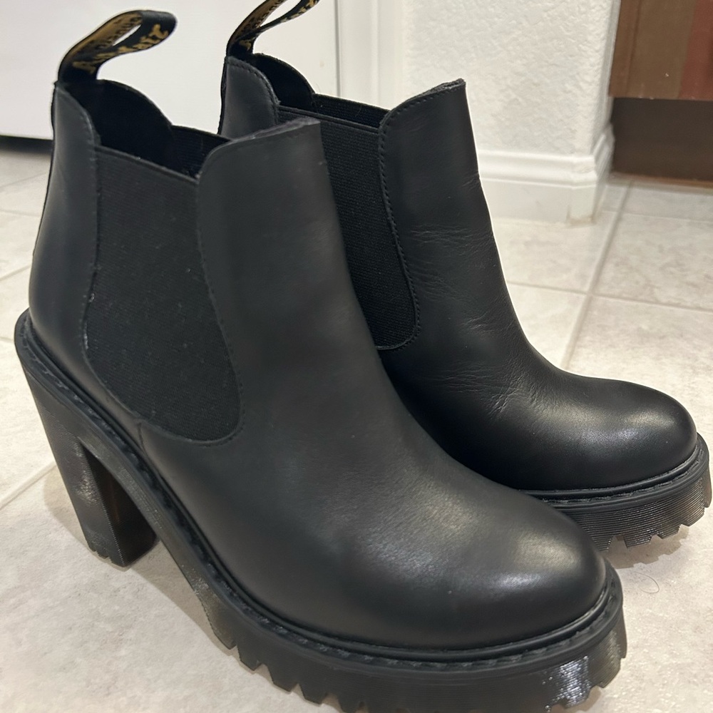 Dr. Martens Women's
Hurston Chelsea boots